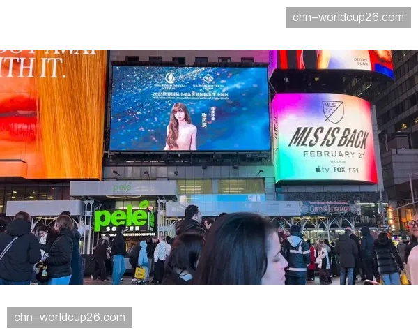 “街头乒乓”世界巡回赛登陆纽约时代广场，吸引数千民众参与